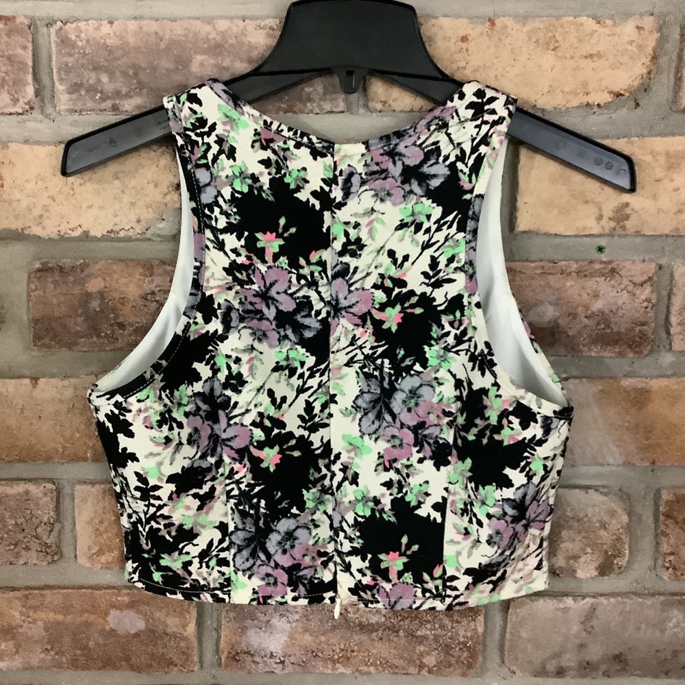 SAGE Sleeveless Floral Back-Zip Crop Top 72 - Picture 8 of 9